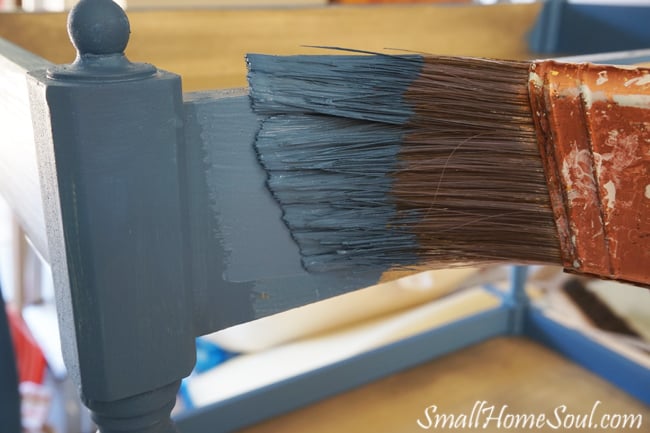 Chalky Paint Side Table makeover with Diva of DIY Chalk Mix turned this old boring table beautiful....www.smallhomesoul.com