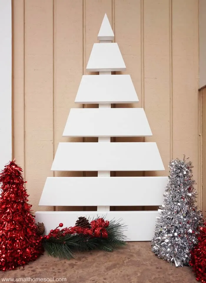DIY Wood Christmas Tree Decor Projects