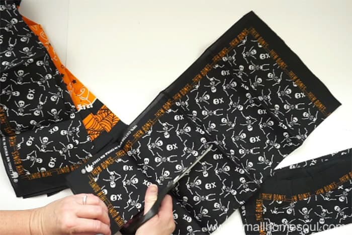 Cutting black center halloween bandana wreath.