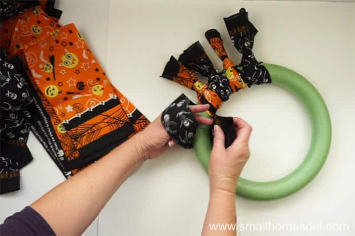 Slip knot for halloween bandana wreath.