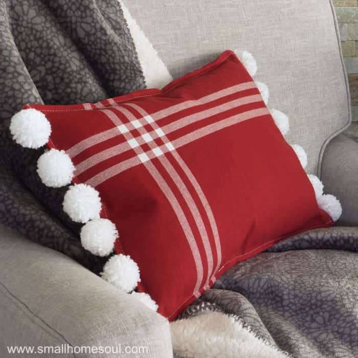 Literacy Hindre Anholdelse Christmas Pom Pom Pillow - From Placemats - Girl, Just DIY!