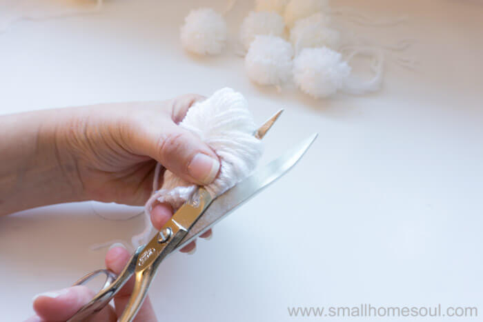 Cut yarn loops for perfect pom pom.